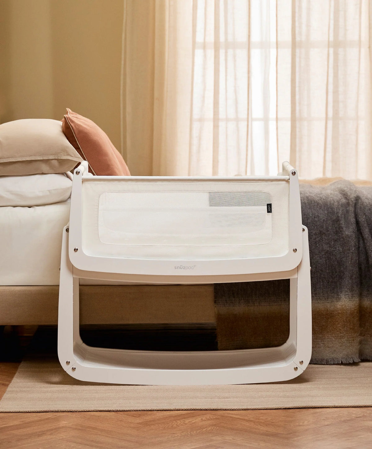 RetailSync:13076 Snuzpod 5 Bedside Crib