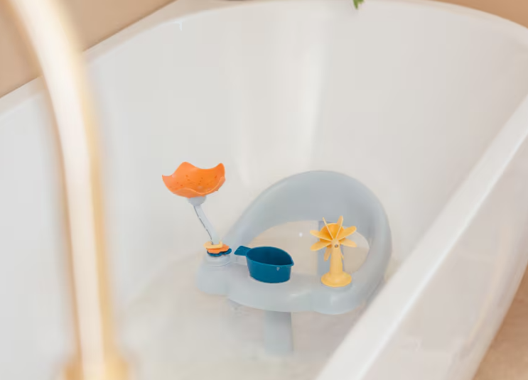 RetailSync:14332 Bebe Confort Playful Swivel Bath Seat