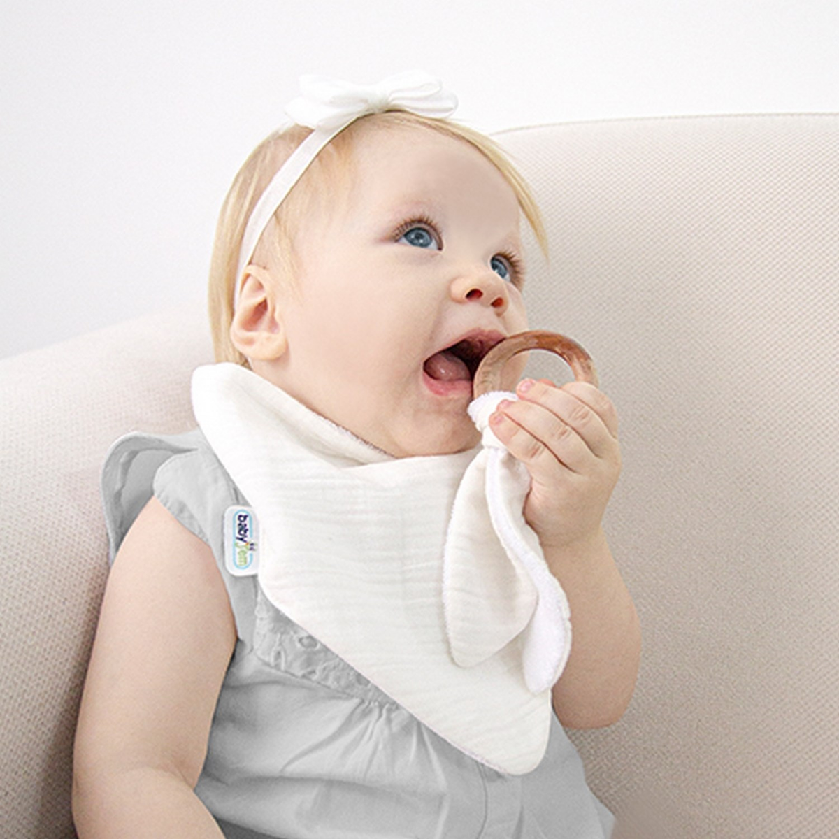 RetailSync:9373 BabyJem Muslin Bib w/Teether