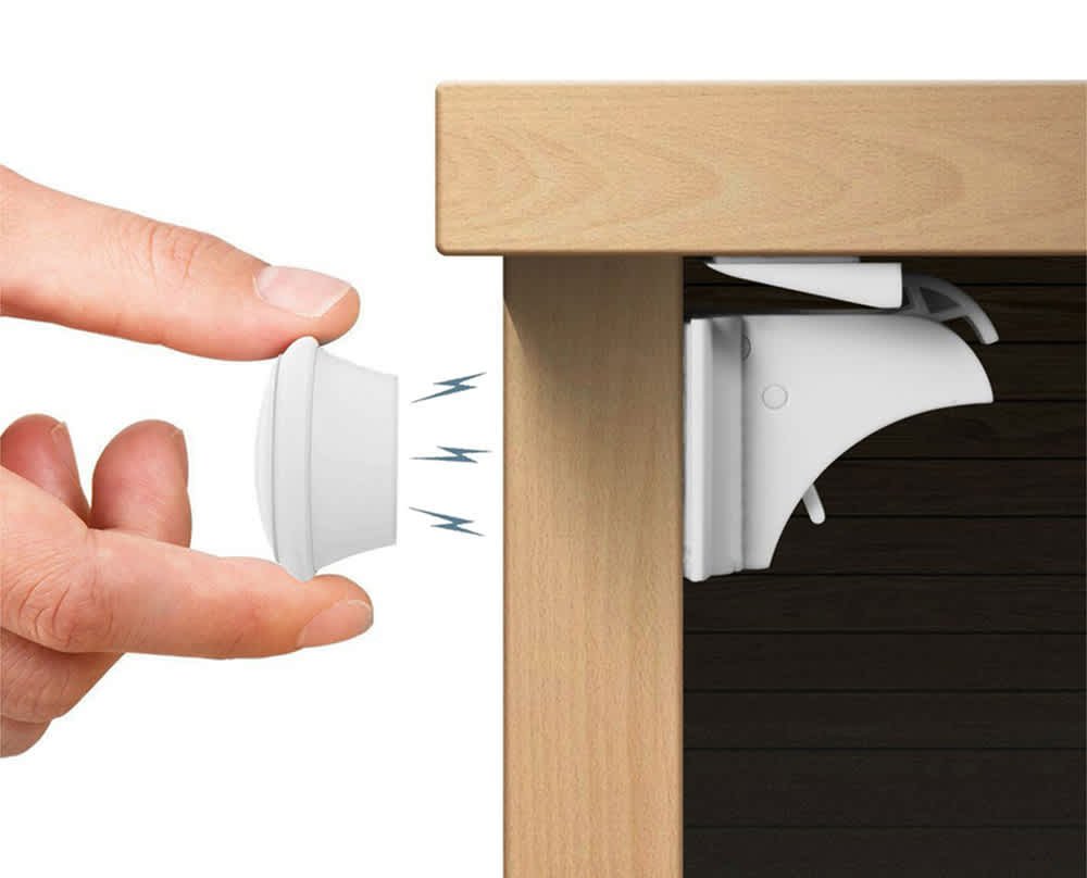 BabyJem Magnetic Cabinet Locks 4pc + 1 Lock